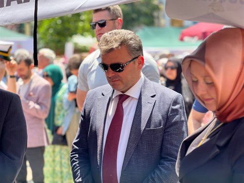 “Belediye Başkanı İshak Sarı Halk Eğitim Merkezinin Yıl Sonu Sergisine Katıldı”